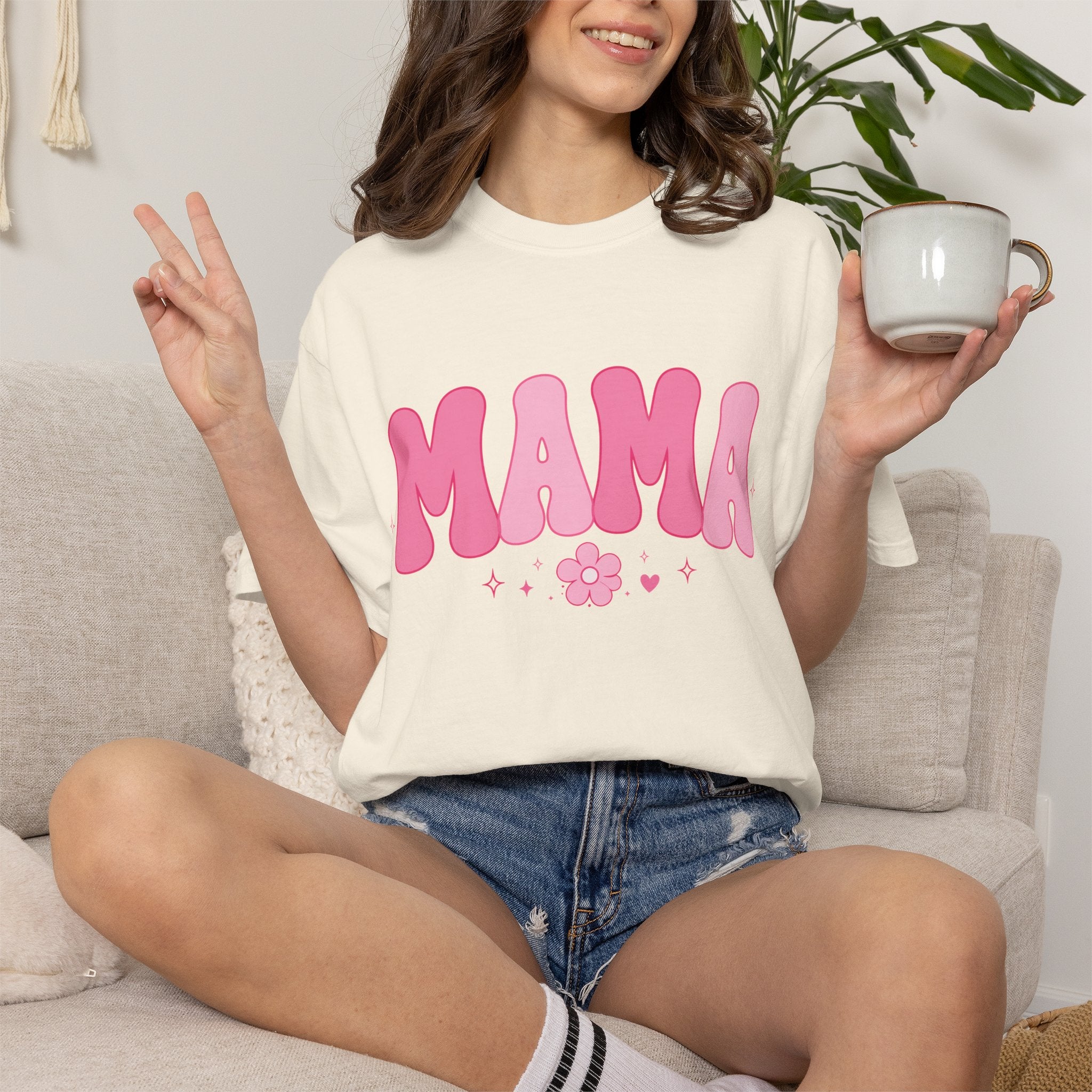 Mama bubble letters T-shirt | pink flower retro mom design
