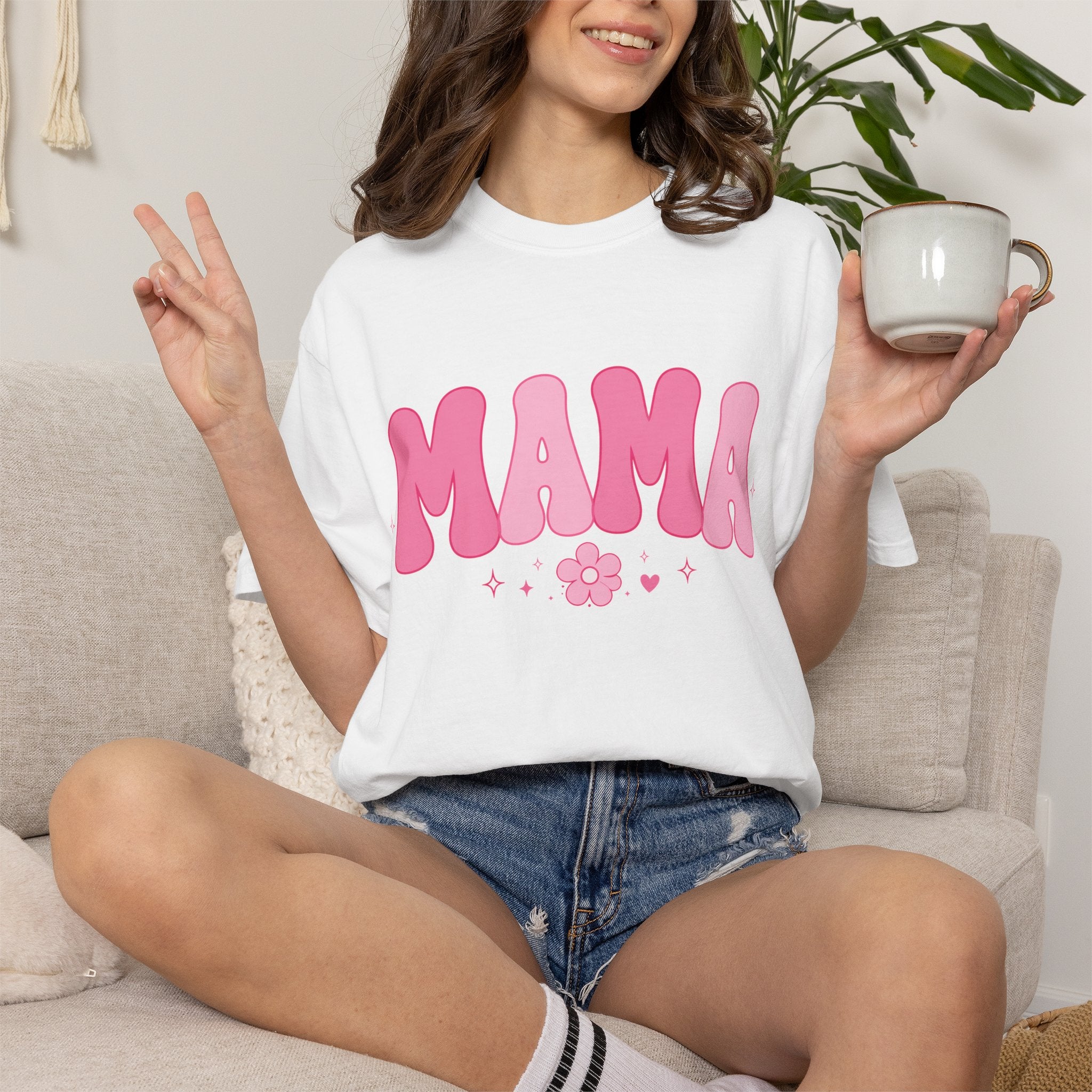 Mama bubble letters T-shirt | pink flower retro mom design